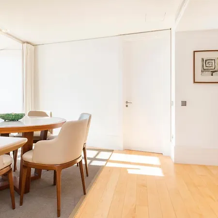 Spacious In Alfama With A Great View * Лиссабон